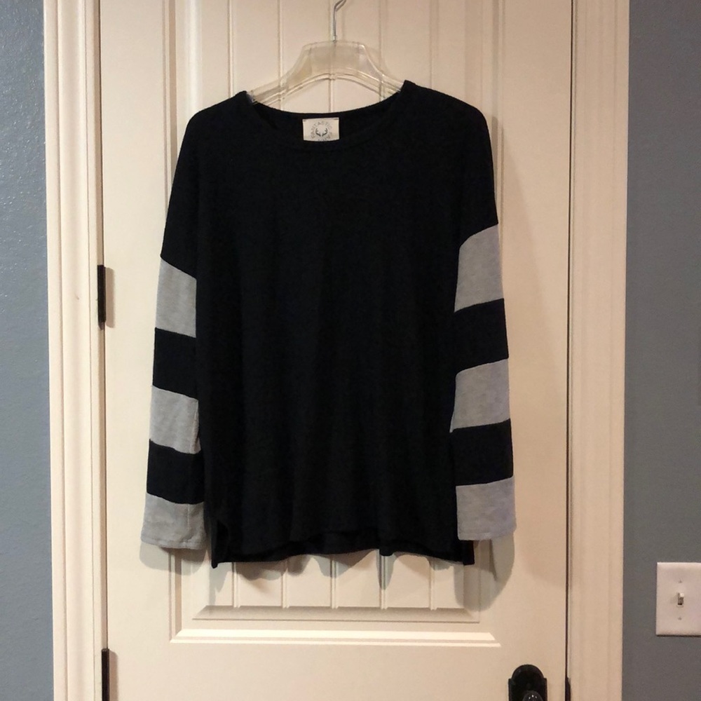 Bell sleeve over sized black and gray top med NWOT